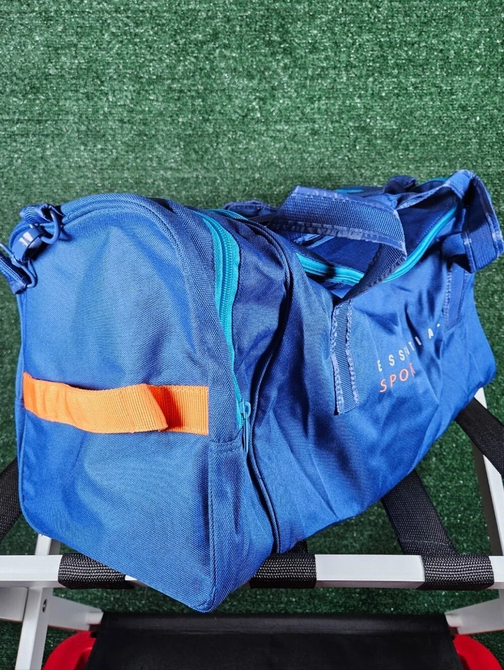 NWOT Vintage Lacoste Parfums Essential Sport Duffel Bag/Gym Bag / 21